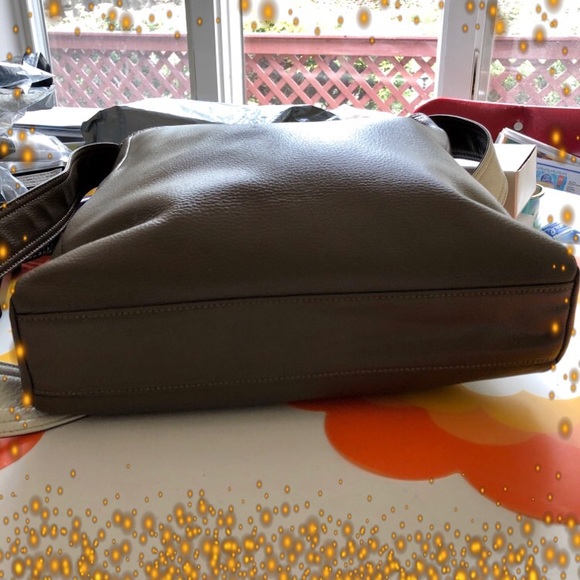 Marc Jacobs 100% Leather Shopper/CrossBody in EUC-PRICE 🏷️ CHG - Picture 3 of 3